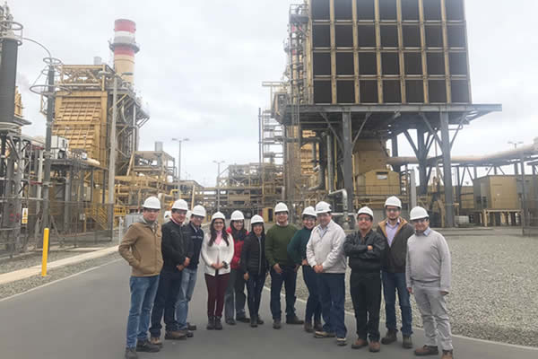 Alumnos de la Universidad Católica visitan Fenix