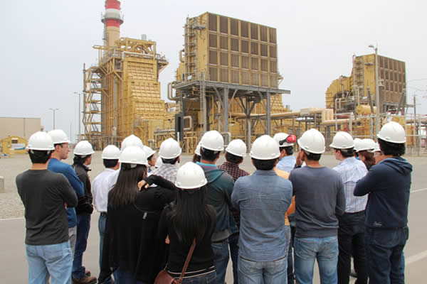 Alumnos de postgado de la PUCP visitaron la central termoeléctrica de Fenix Power