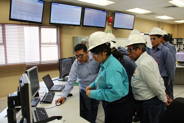 Alumnos de la Universidad Nacional del Santa visitaron la central termoeléctrica de Fenix Power