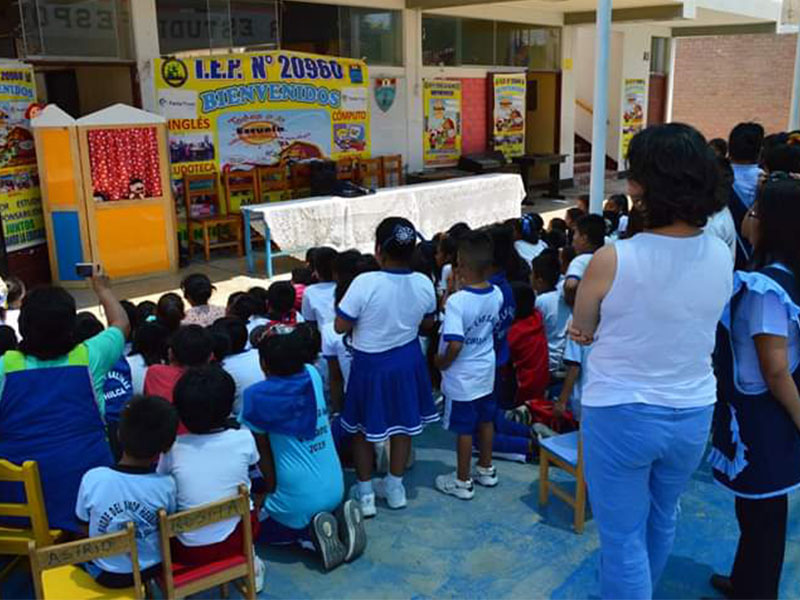 Fenix presente en inicio del año escolar en Chilca