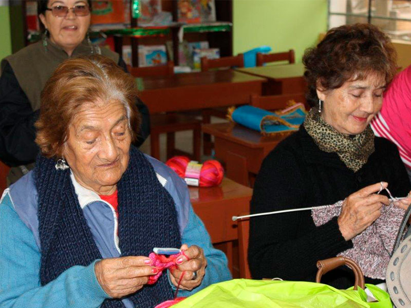 Fenix recibe reconocimiento por su labor con los adultos mayores