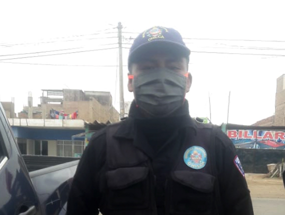 Entrega de mascarillas y protectores faciales para personal de primera línea de defensa en Chilca