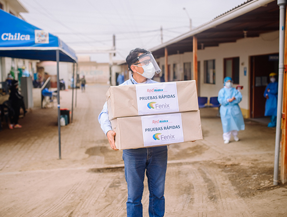 Fenix entrega 1500 pruebas serológicas a Microred de Salud de Chilca