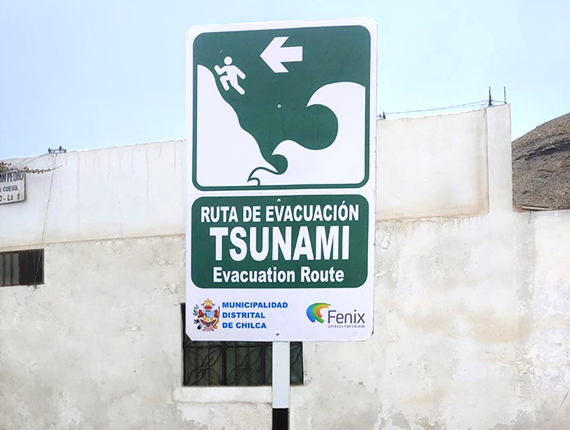 Fenix y Asociación por el Turismo de Chilca realizan mantenimiento e instalación de señales de tránsito en Las Salinas