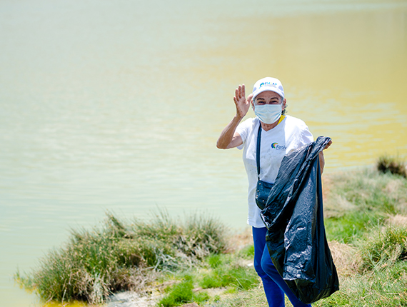 Primer Comité de Monitoreo Social y Ambiental Participativo de Fenix inauguró su creación con limpieza de lagunas